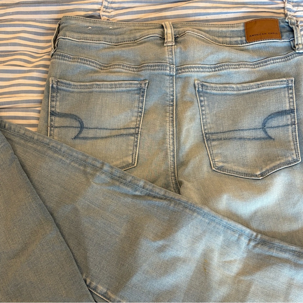 American Eagle Next Level Hi Rise jeans in light wash. Size 10. - Picture 5 of 10